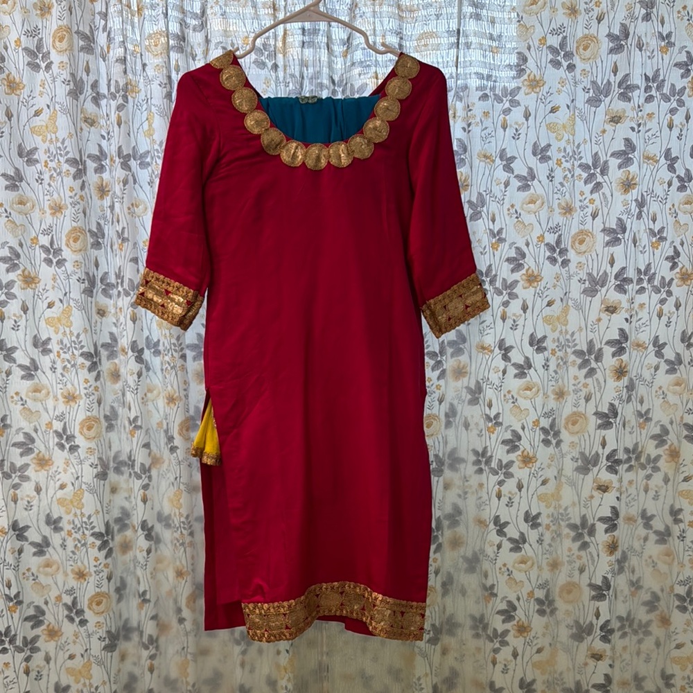 Red and Gold Embellished Midi Kurta with Cuffed 3/4 Sleeves